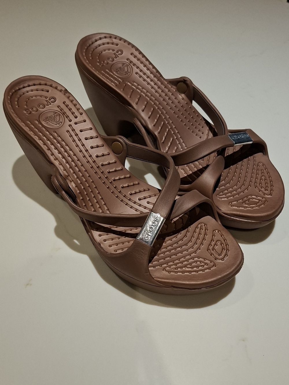 Crocs Tan Unique Y2K-esque Platform Comfy Cross-over Heeled Sandals (US 10)